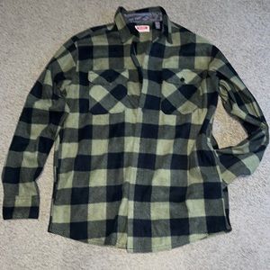 Men’s flannel shirt with pockets